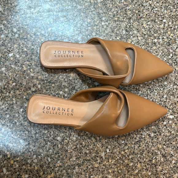 Journee Collection Enniss Women's Mule Flats - Picture 1 of 3